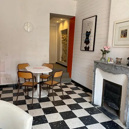 Maison De La Place, Célestine Et Alphonsine Séjour chez l'habitant