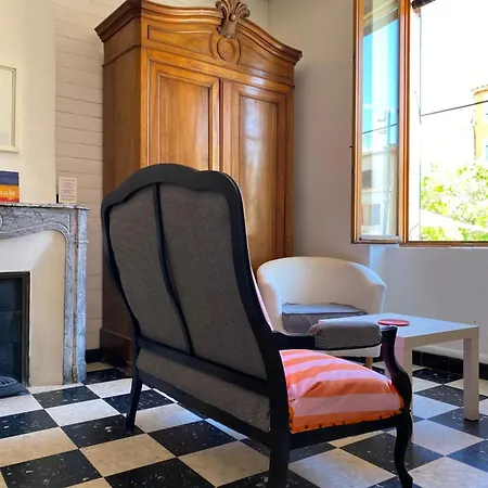 Séjour chez l'habitant Maison De La Place, Célestine Et Alphonsine *