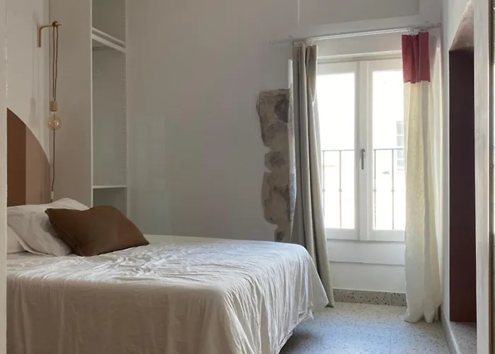 Maison De La Place, Célestine Et Alphonsine Alloggio in famiglia