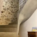 Maison De La Place, Celestine Et Alphonsine * لوسات