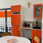 Maison De La Place, Celestine Et Alphonsine منزل للإقامة *