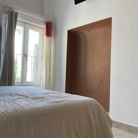 בית אירוח Maison De La Place, Celestine Et Alphonsine *