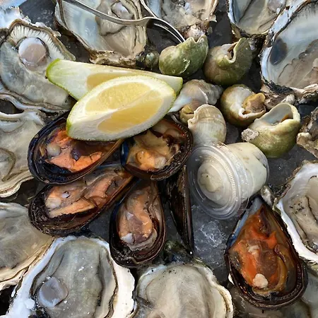 בית אירוח Maison De La Place, Celestine Et Alphonsine